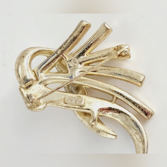 TRIFARI PAT PEND PIN BROOCH SIGNED VINTAGE Signed, GOLD, GOLD PLATED, Jewelry - Picture 4 of 7